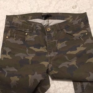H&M Camo Skinny Jeans Size 10 US